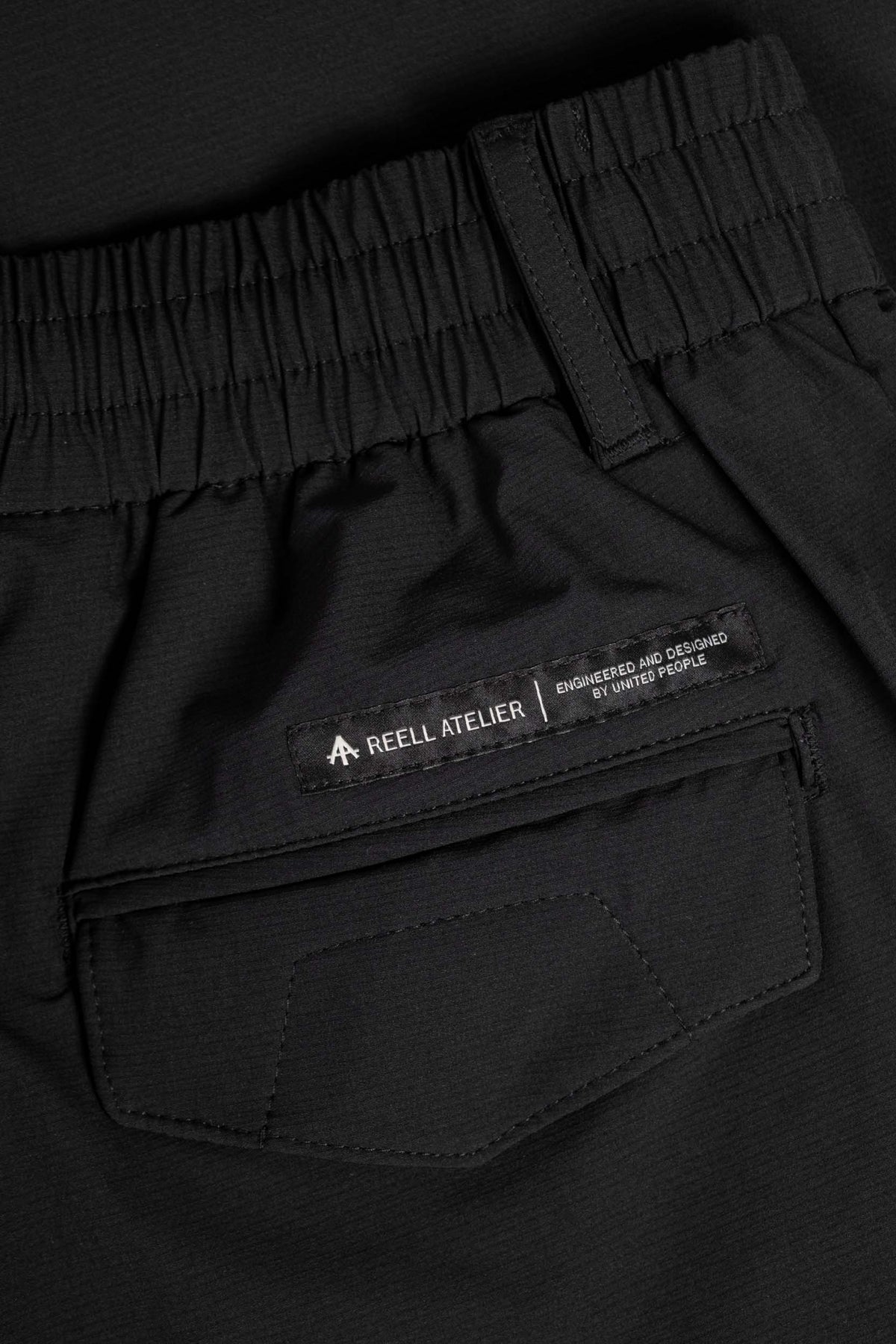 Atelier Flow Cargo Black