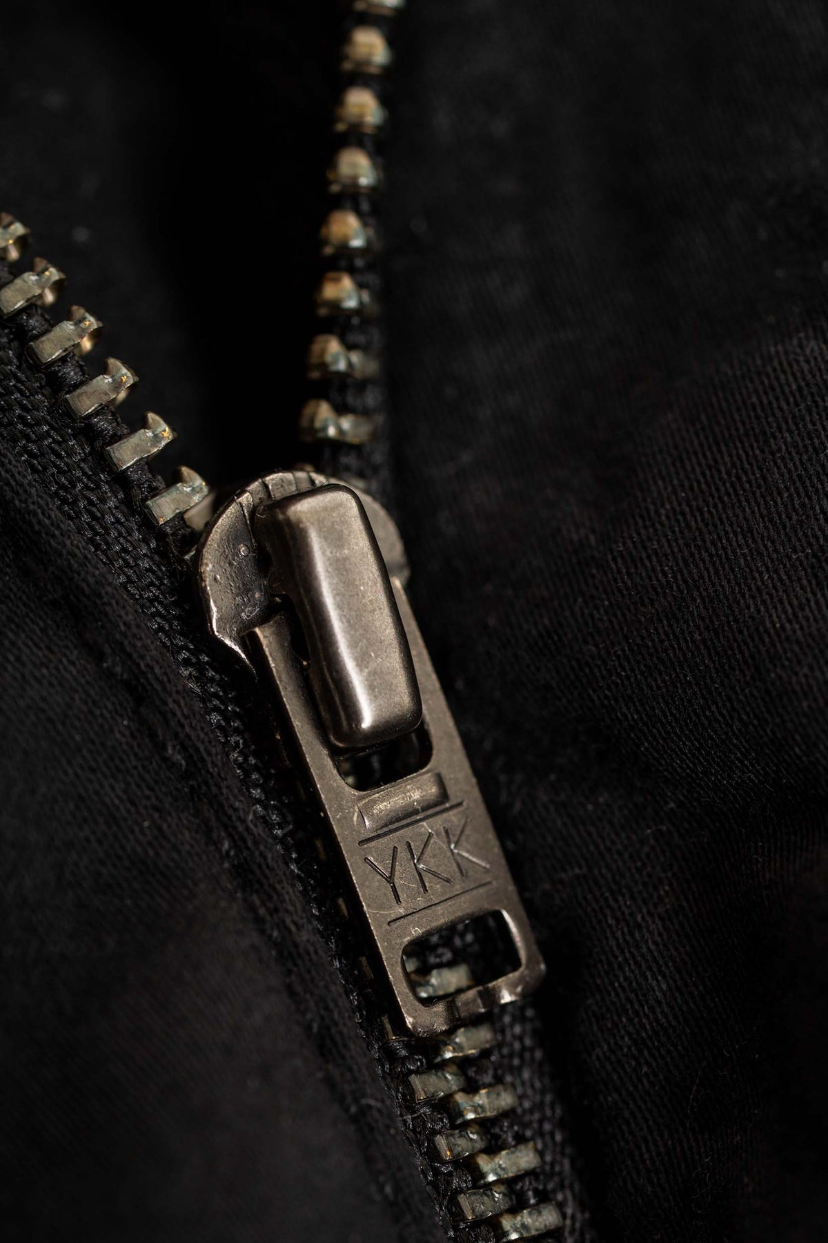 Crater Chino Deep Black